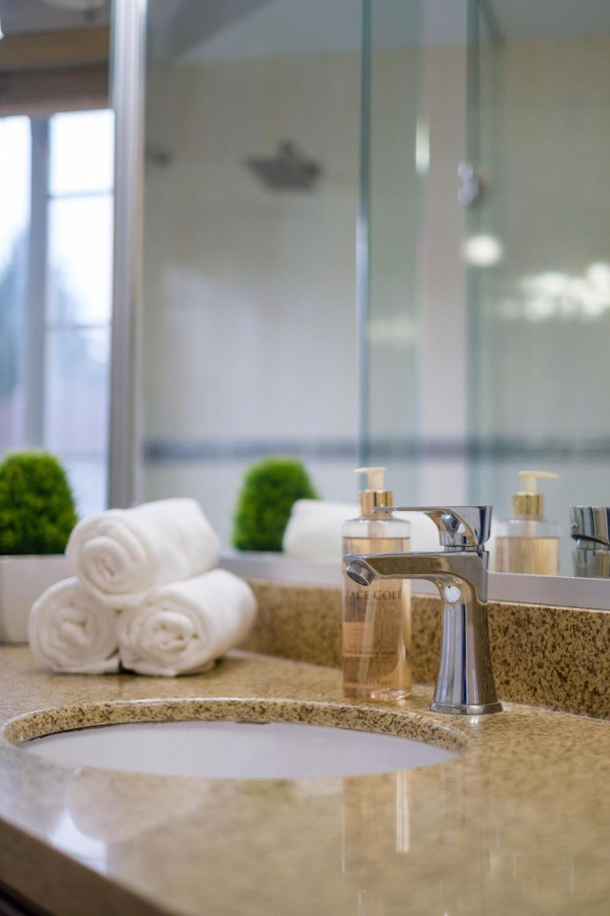 Spacious 4Br W Ensuites Mins To Downtown Yvr Ubc Vancouver Exteriör bild