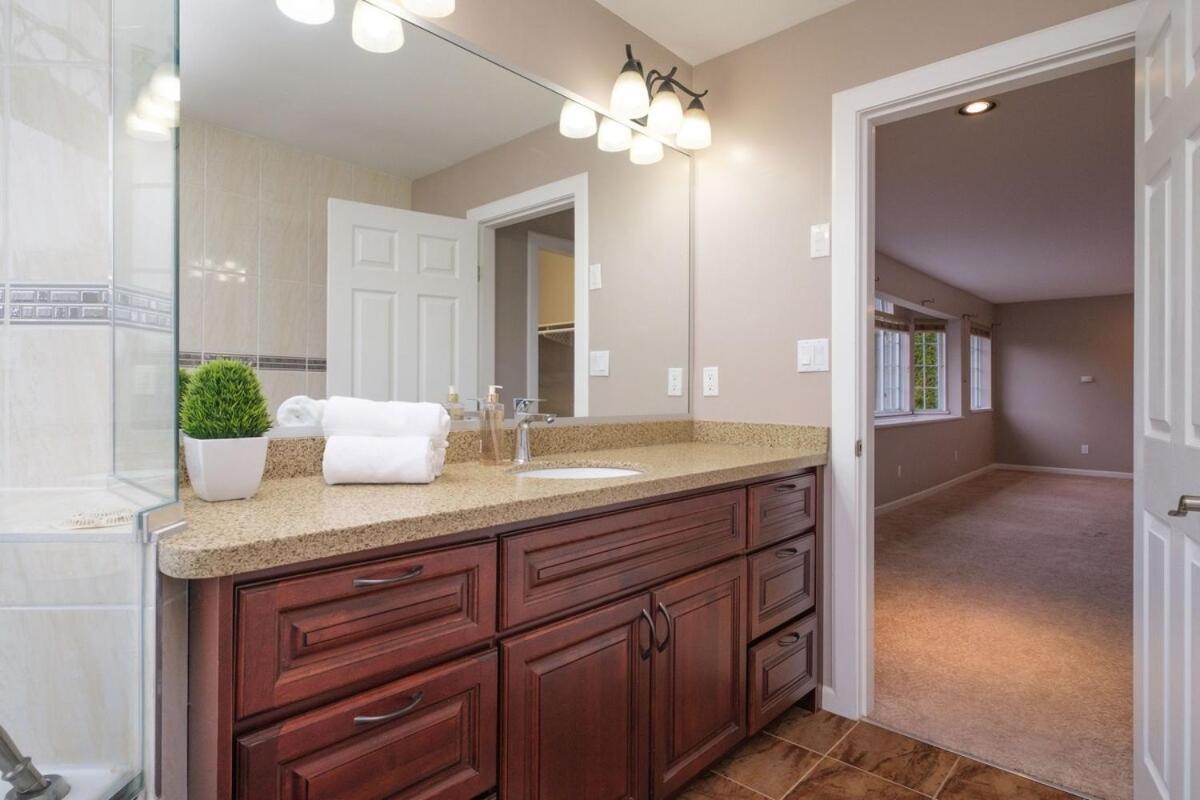 Spacious 4Br W Ensuites Mins To Downtown Yvr Ubc Vancouver Exteriör bild