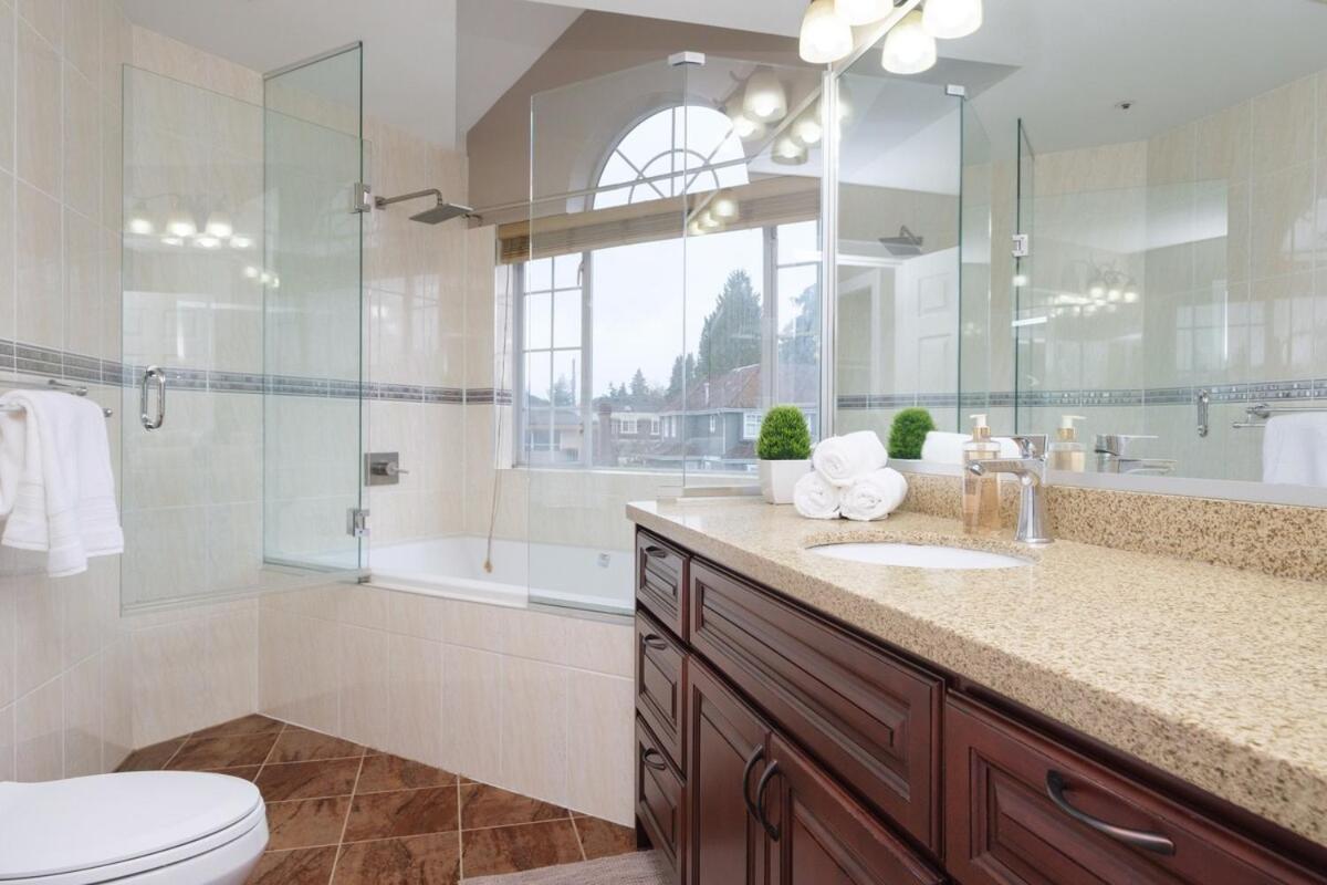 Spacious 4Br W Ensuites Mins To Downtown Yvr Ubc Vancouver Exteriör bild